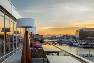 Lookout Bar With Service Counter